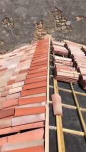 Réfection d’un faîtage sur toiture en tuiles