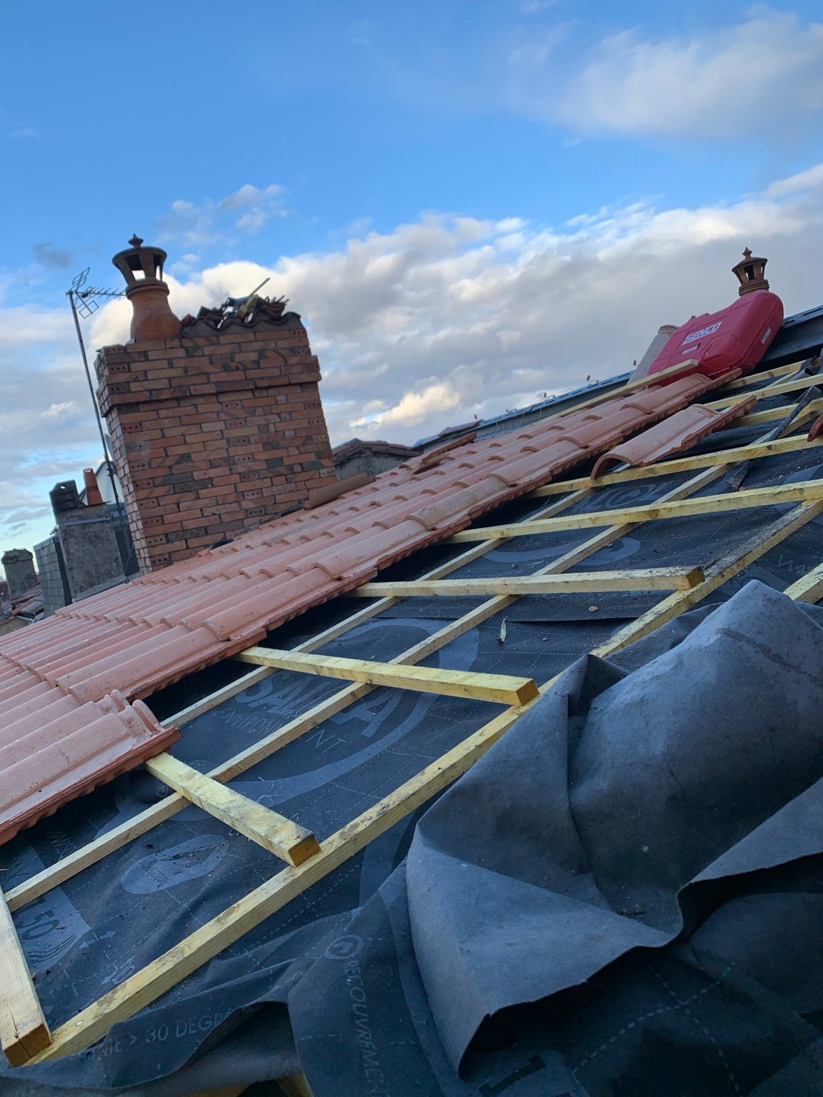 Réfection de toiture avec écran sous-toiture et liteaux par MRB Couverture