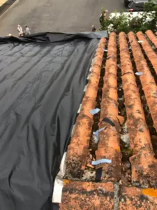 Pose d’un écran sous-toiture lors d’une rénovation de couverture