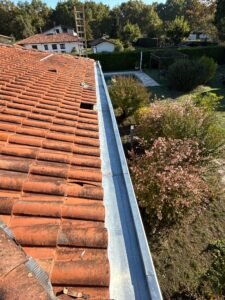 Gouttière zinc réalisée en bordure de couverture